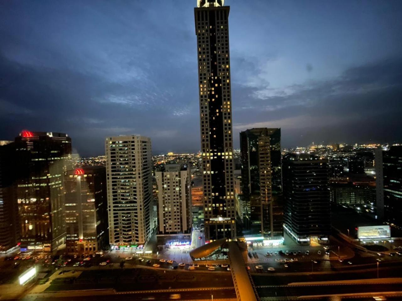 Travelers Backpackers Apartment ดูไบ ภายนอก รูปภาพ